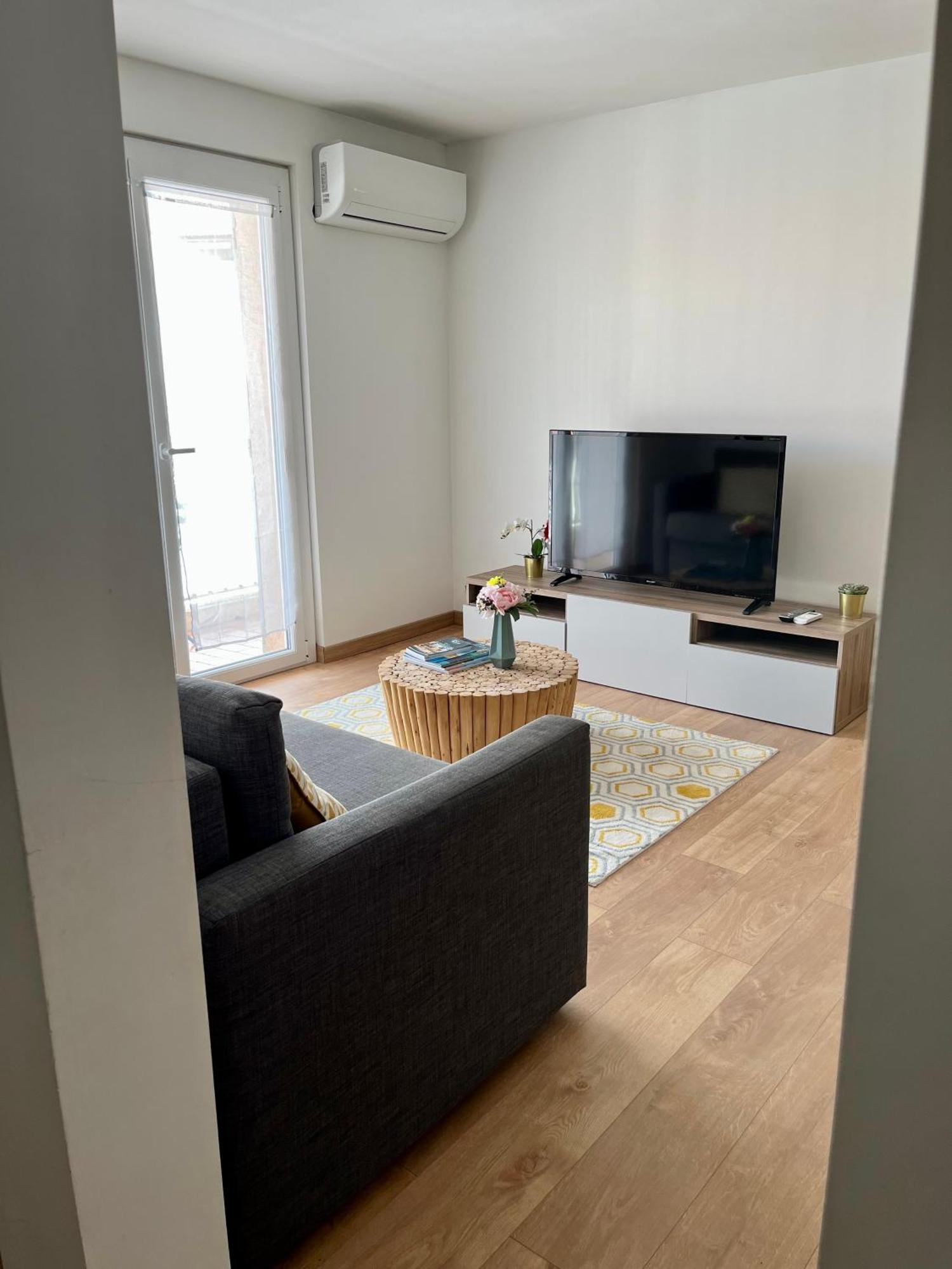 Perle Rare A 250M De La Plage ! Climatise Avec Parking, Balcon & Wifi Σαιντ-Μαξίμ Εξωτερικό φωτογραφία
